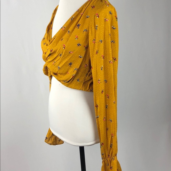 Divided Long Sleeve Crop Top - Picture 5 of 6